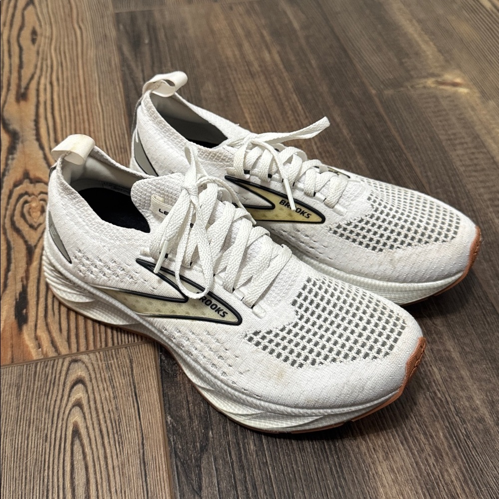 White womens brooks Athletic Shoes - Picture 2 of 4